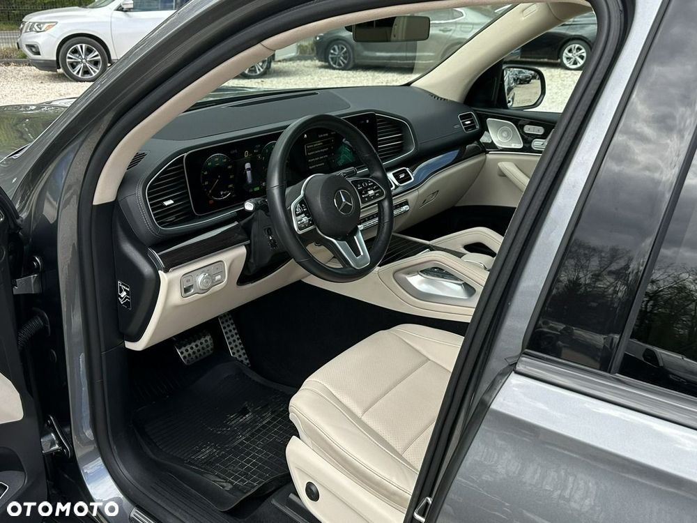 Mercedes-Benz GLS - 12