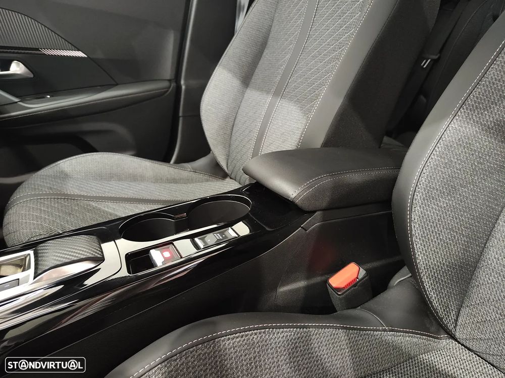 Peugeot e-2008 54 kWh Allure - 14