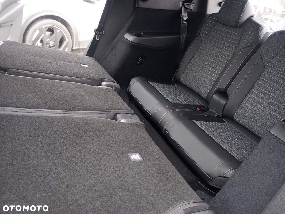 Peugeot 5008 1.6 PHEV 195 Allure S&S e-DCS7 - 24