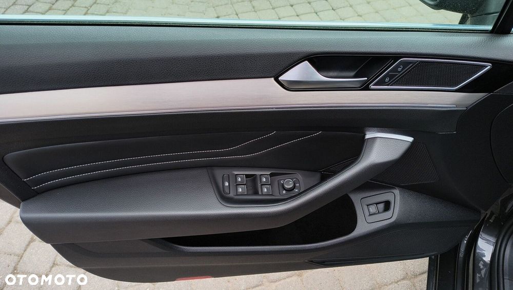 Volkswagen Passat - 24