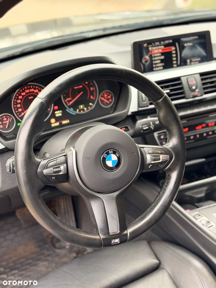 BMW Seria 3 330d Touring xDrive M Sport - 13