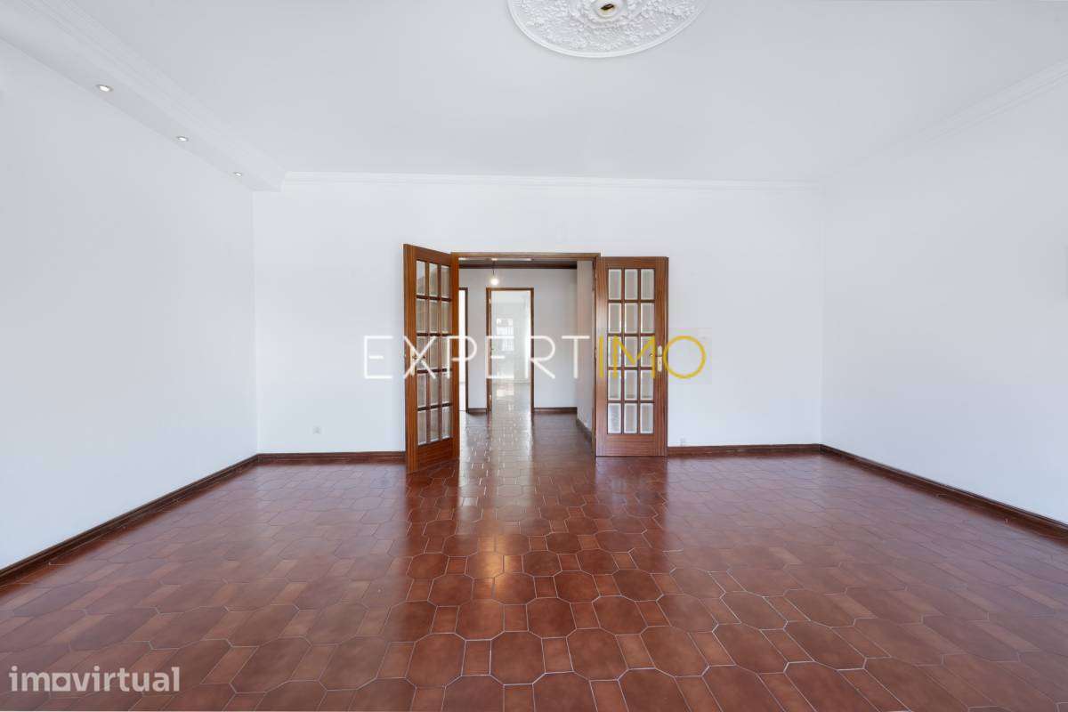 Apartamento T3 na Av. Dr. António Rodrigues Manito - Bairro do... - Grande imagem: 3/28