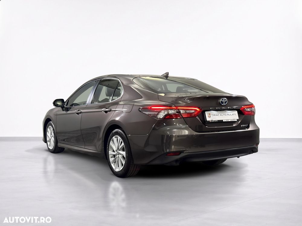 Toyota Camry - 4