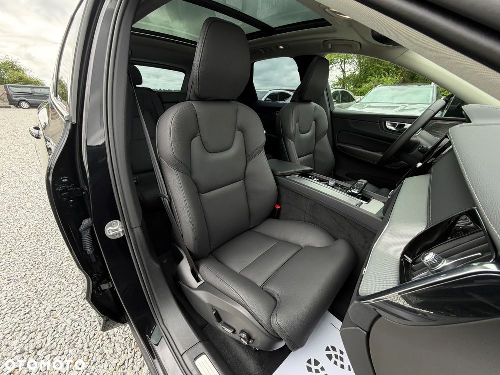 Volvo XC 60 B4 D AWD Ultimate Dark - 33