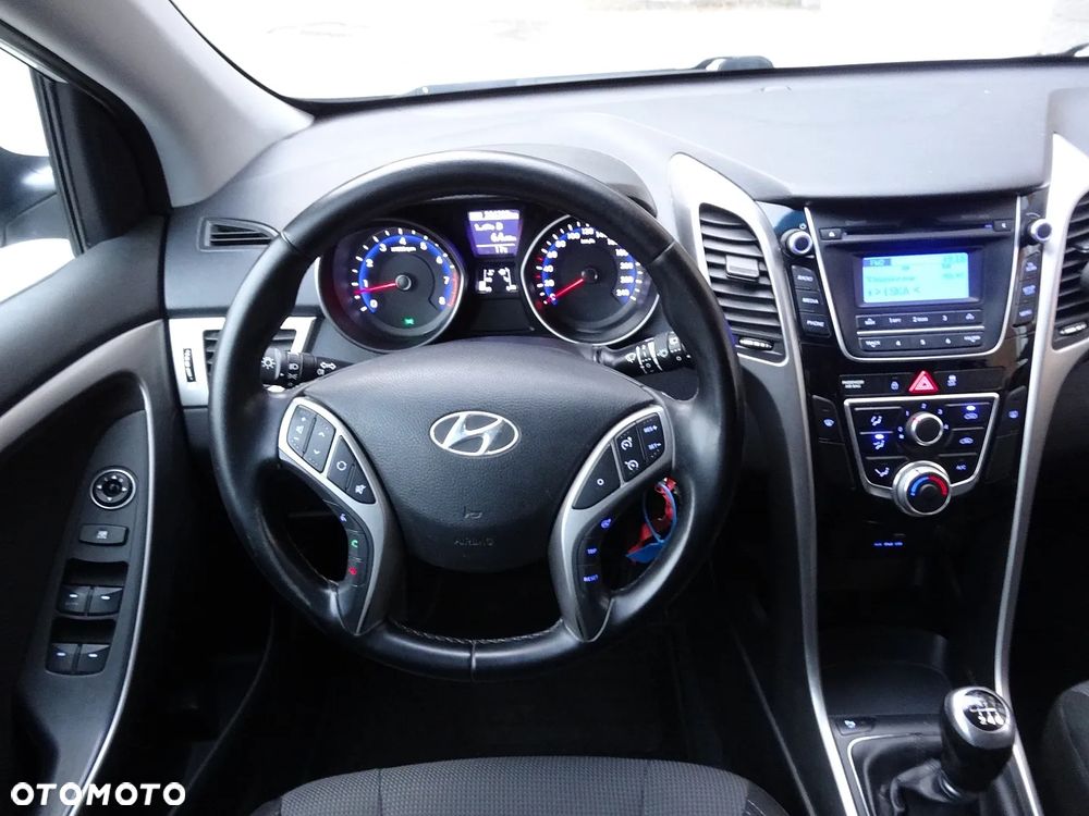 Hyundai i30 blue 1.4 Trend - 19