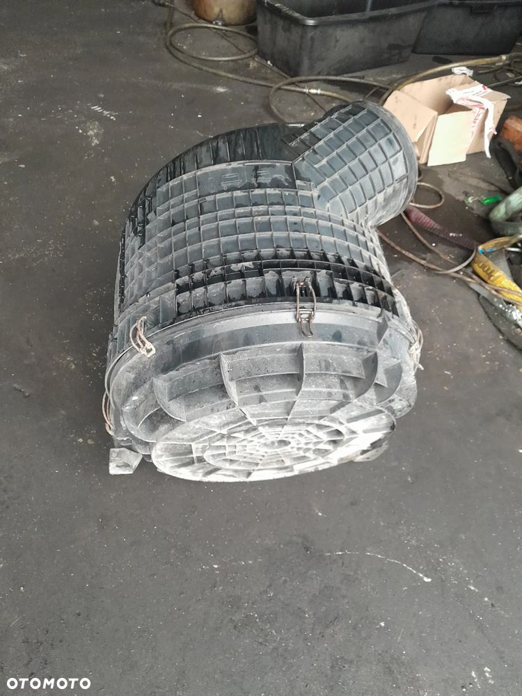 Obudowa filtra powietrza Mercedes Actros/Axor A0040942504 - 4