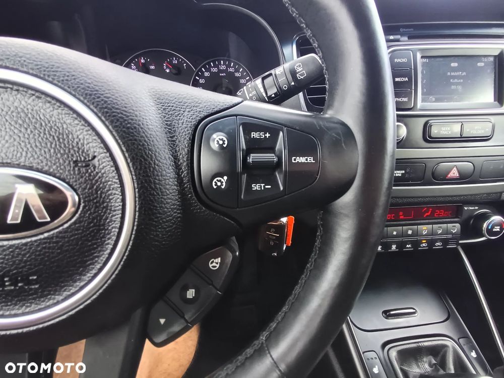 Kia Carens 1.6 GDI Dream Team Edition - 25