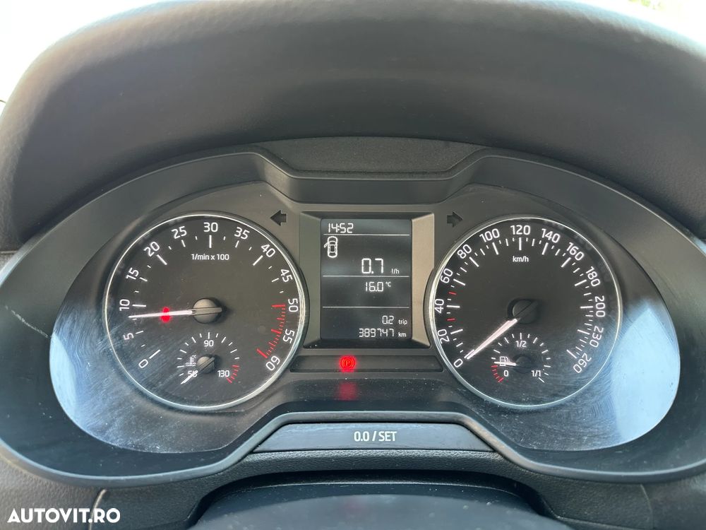 Skoda Octavia 1.6 TDI AMBITION - 8