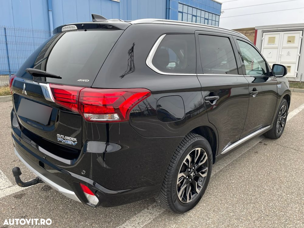 Mitsubishi Outlander 2.0 4WD Plug-In Hybrid Top - 9