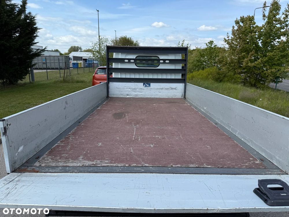 Nissan NT 400  Cabstar - 11