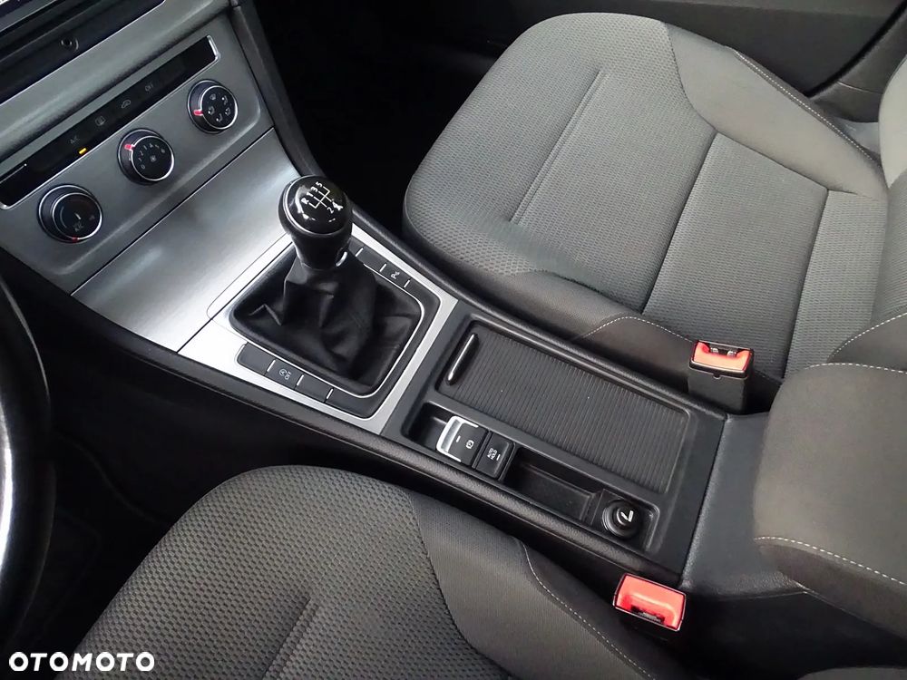 Volkswagen Golf 1.6 BlueTDI Comfortline - 34