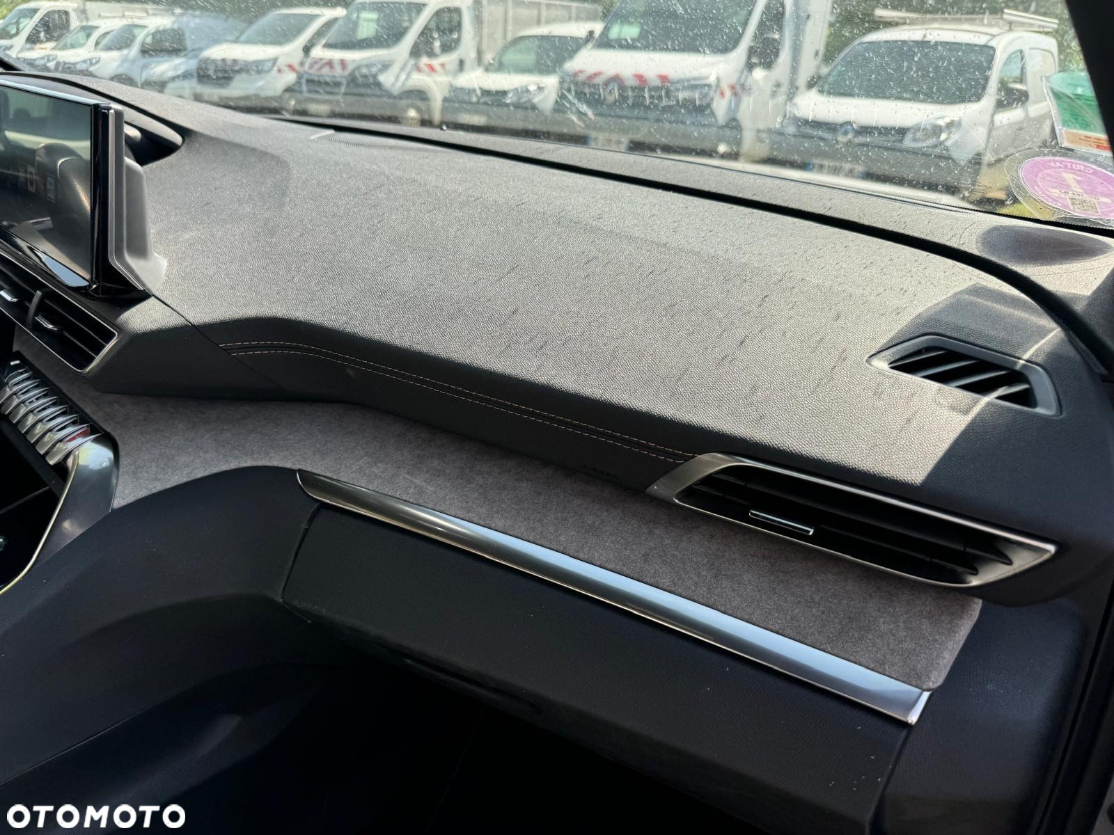 Peugeot 3008 Plug-In Hybrid 225 e-EAT8 GT - 16