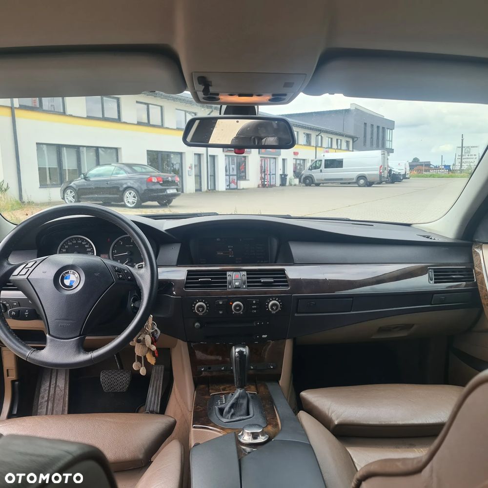 BMW Seria 5 525d - 12