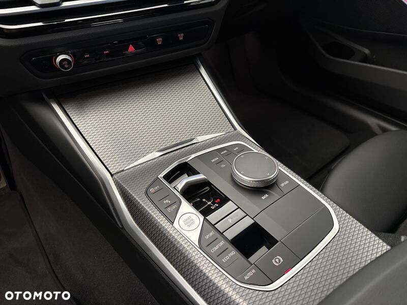 BMW Seria 3 318i M Sport - 21
