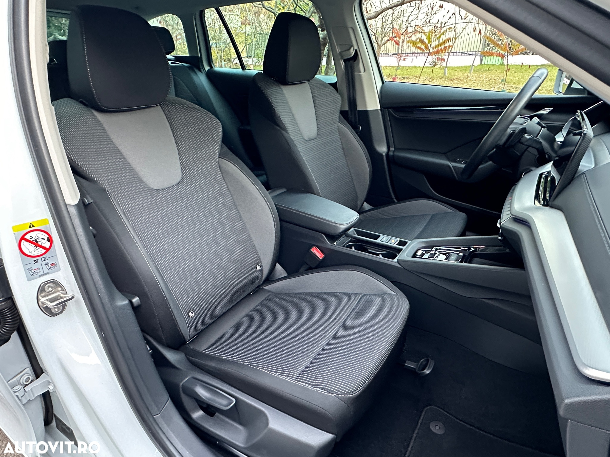 Skoda Octavia Combi 1.4 TSI iV DSG First Edition - 10