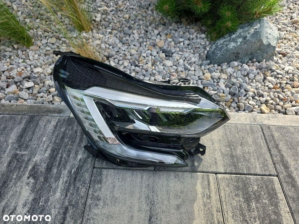 RENAULT CAPTUR 2 II Lampa prawa Kompletna Full Led 260104095R Krótki Led - 2