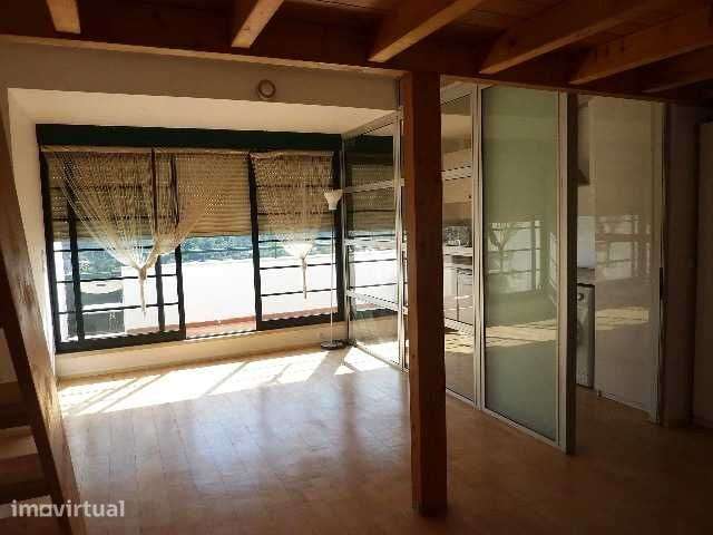 Loft mezanine em Campolide com vista panorâmica - Grande imagem: 2/10