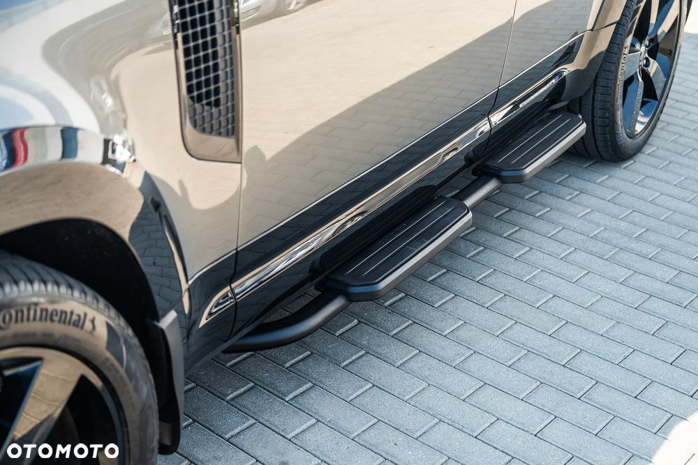 Land Rover Defender 110 D250 X-Dynamic SE - 8
