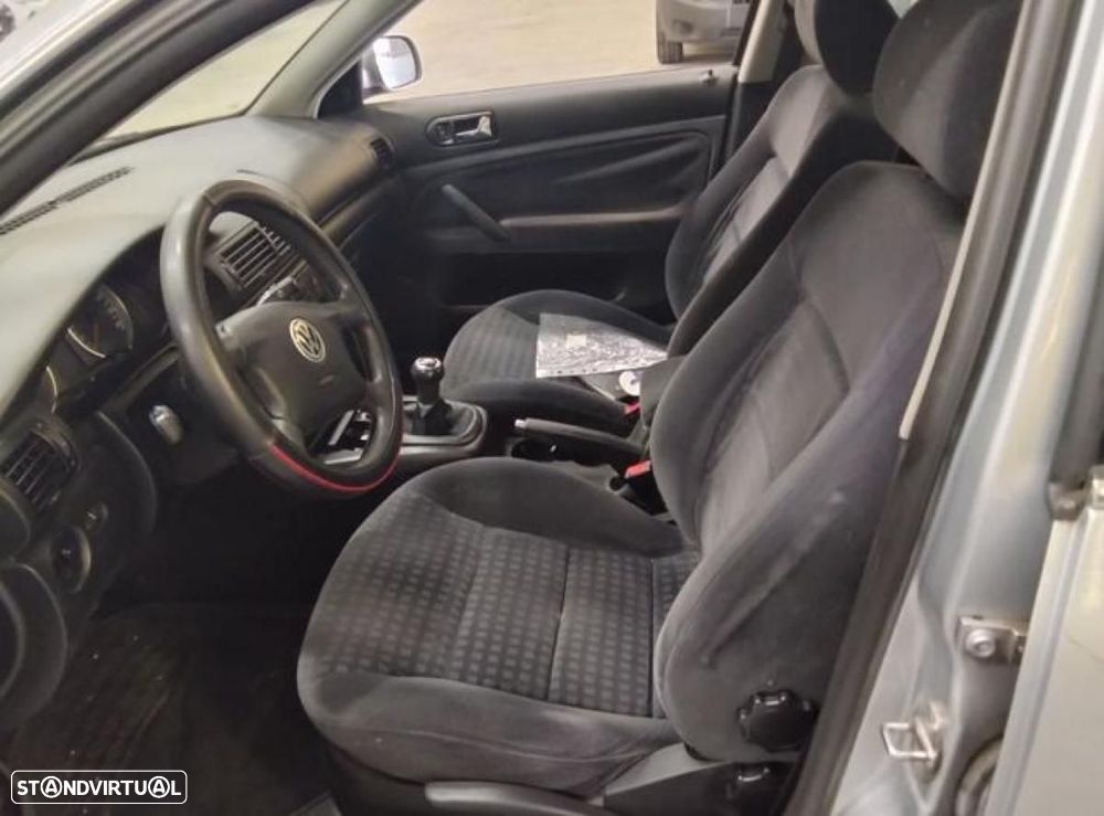 VW Passat Variant - 4