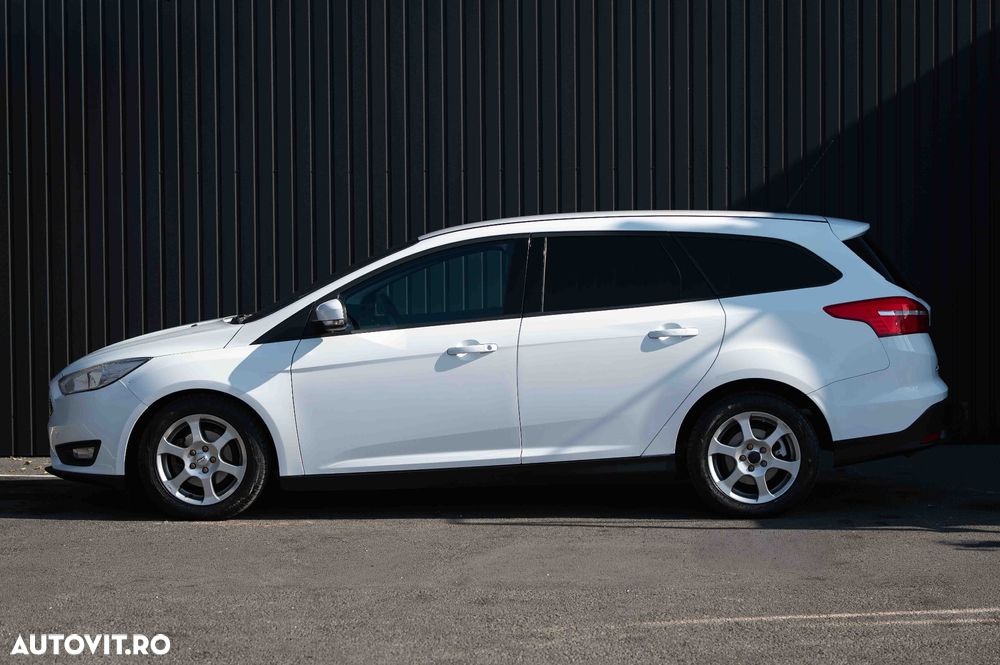 Ford Focus 1.5 TDCi Powershift Titanium - 9