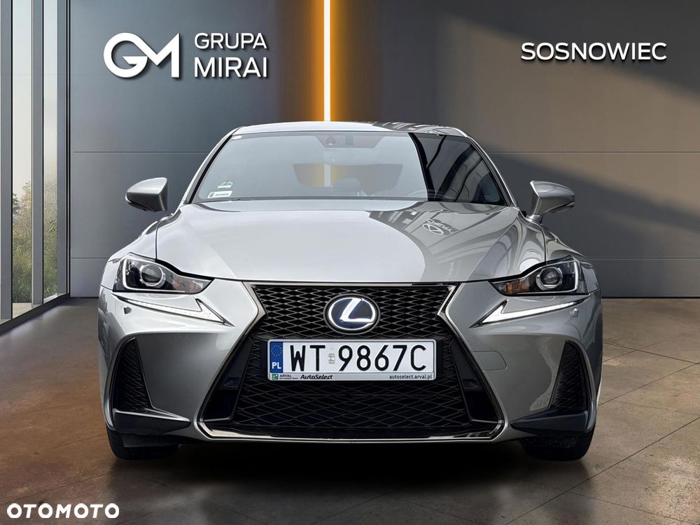 Lexus IS 300h F Sport Edition - 8