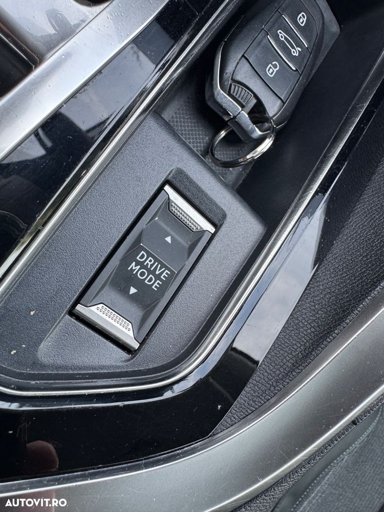 Peugeot 5008 1.2L 136 e-DCS6 MHEV Allure Pack - 20