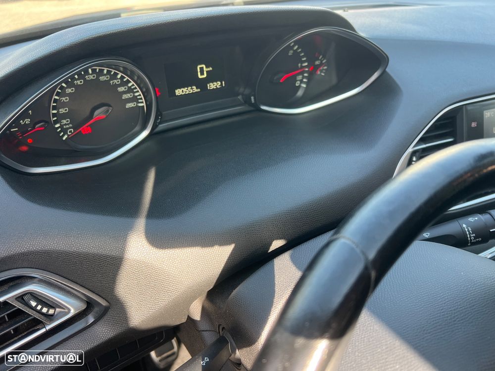 Peugeot 308 1.6 BlueHDi Allure J17 - 24