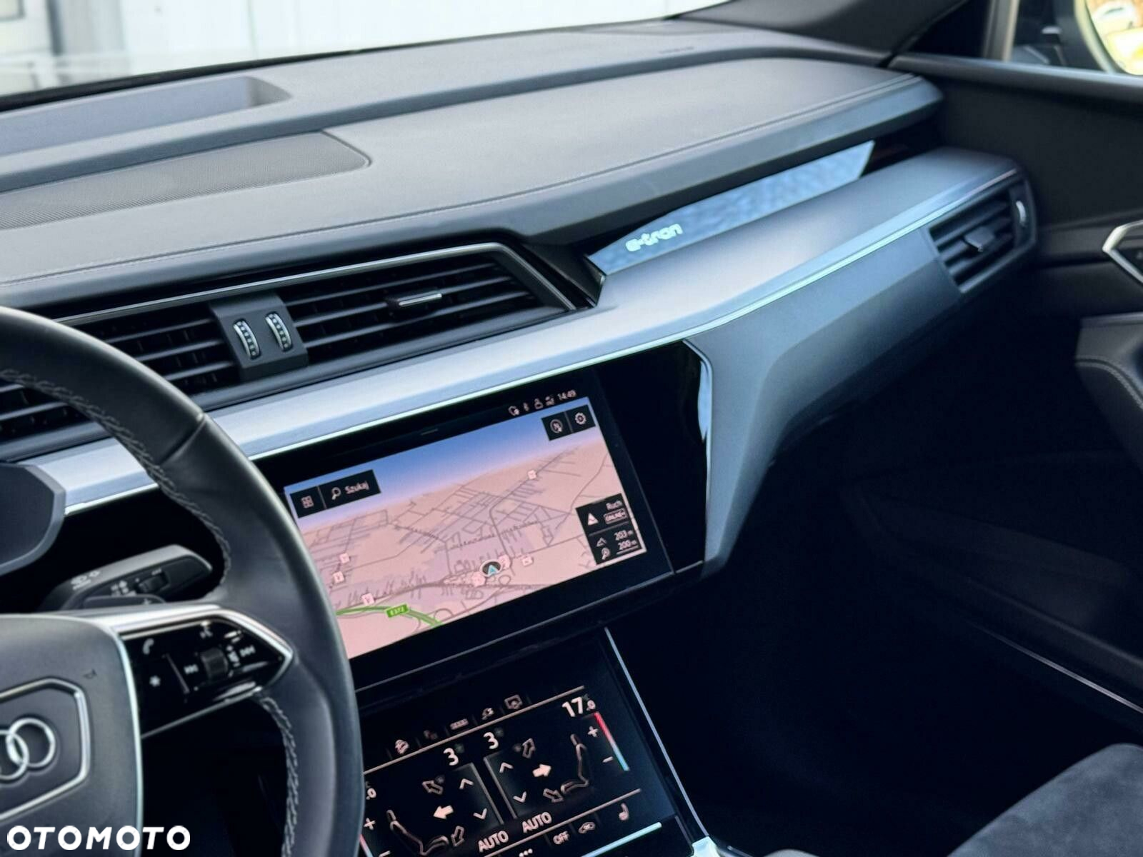 Audi e-tron - 13