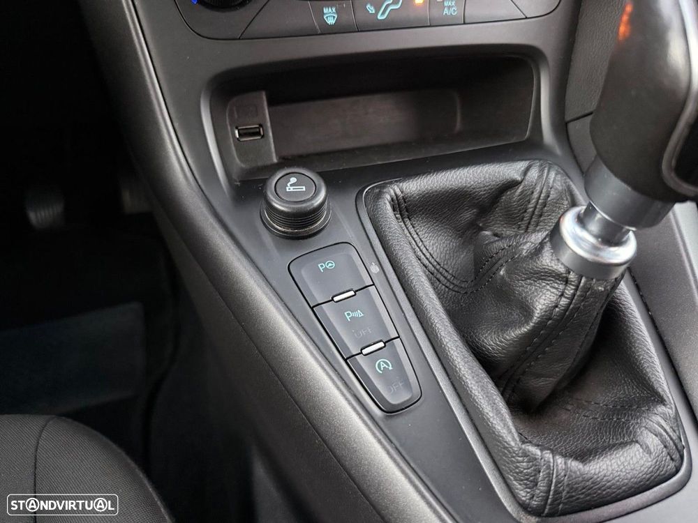 Ford Focus 1.5 TDCi EcoBlue Titanium - 28