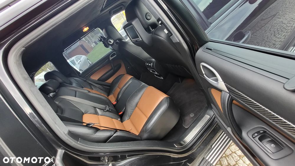 Porsche Cayenne Turbo S - 22