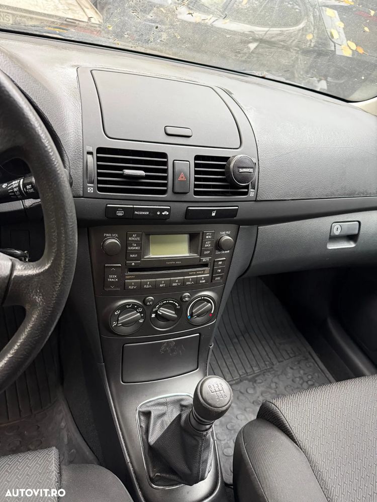 Dezmembrez Toyota Avensis T25 facelift 2007 2.0 diesel - 5