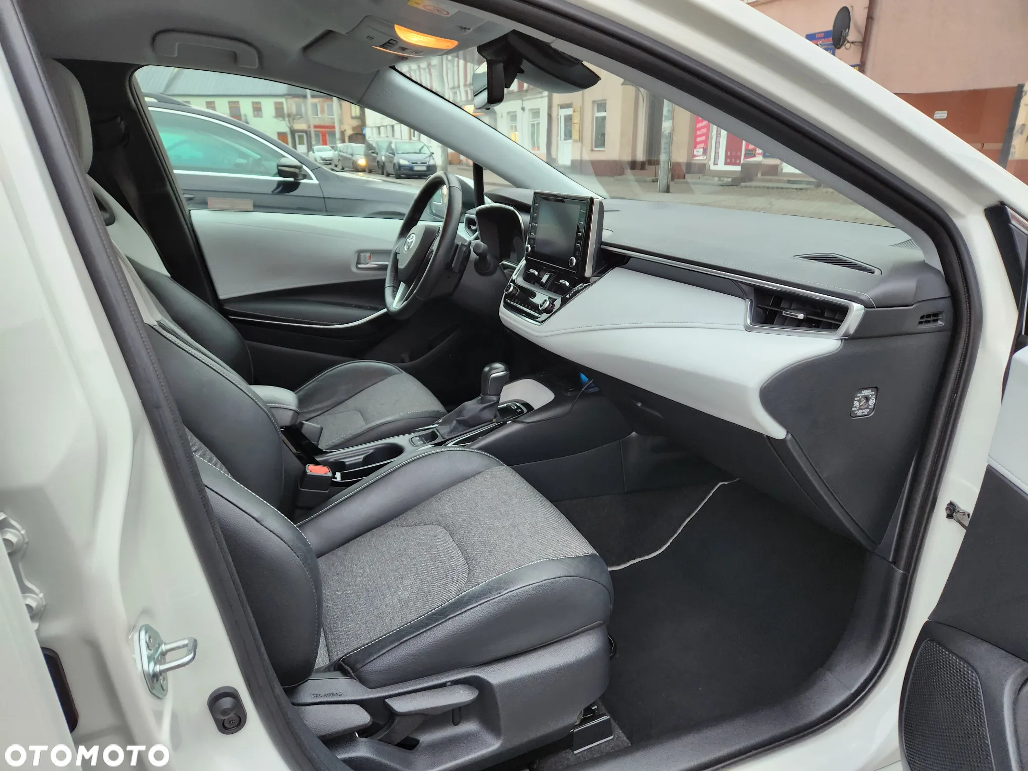 Toyota Corolla 2.0 Hybrid Executive - 3