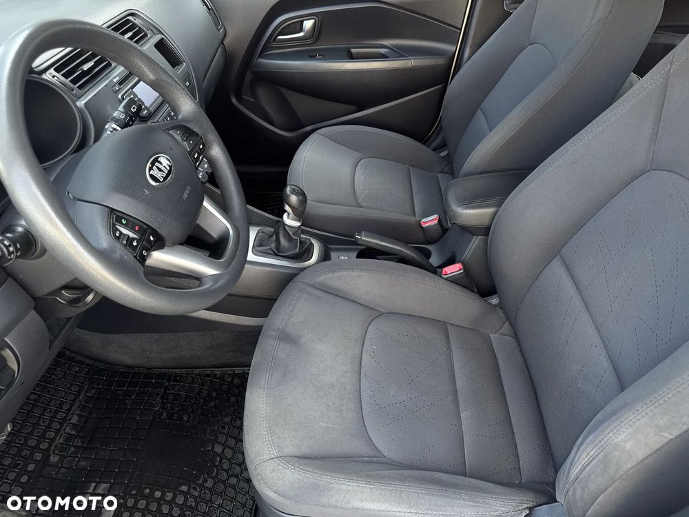 Kia Rio 1.4 M - 10