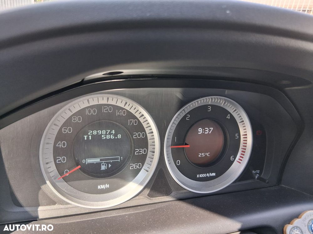 Volvo XC 60 2.4D AWD - 7