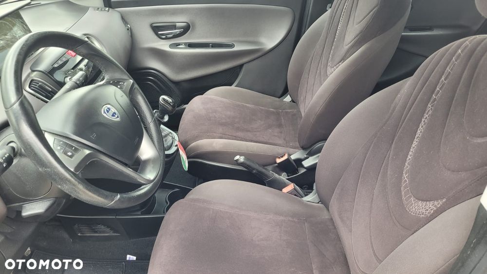 Lancia Ypsilon Y 1.2 8v Silver - 11