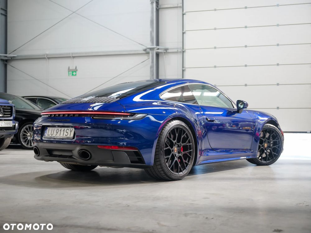 Porsche 911 Carrera 4 GTS - 10