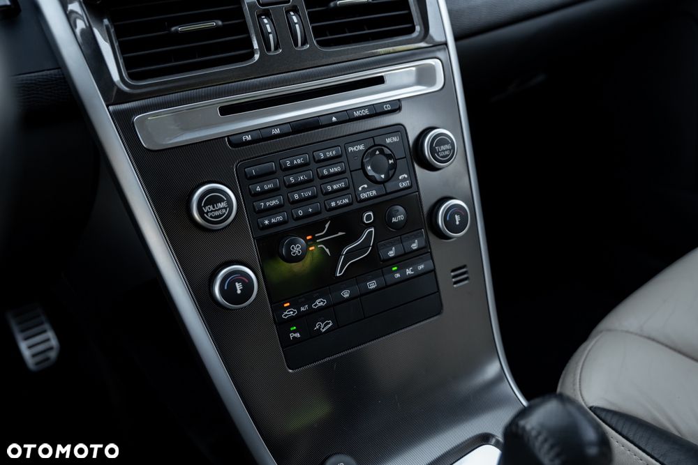 Volvo XC 60 D5 AWD Geartronic Momentum - 31