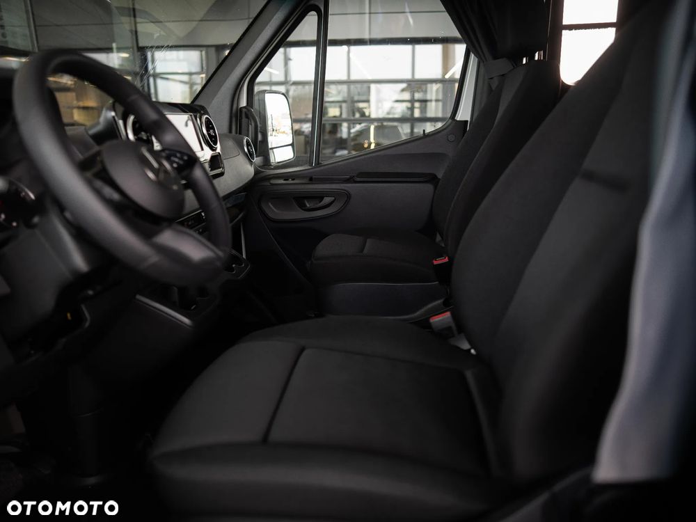 Mercedes-Benz Sprinter - 16