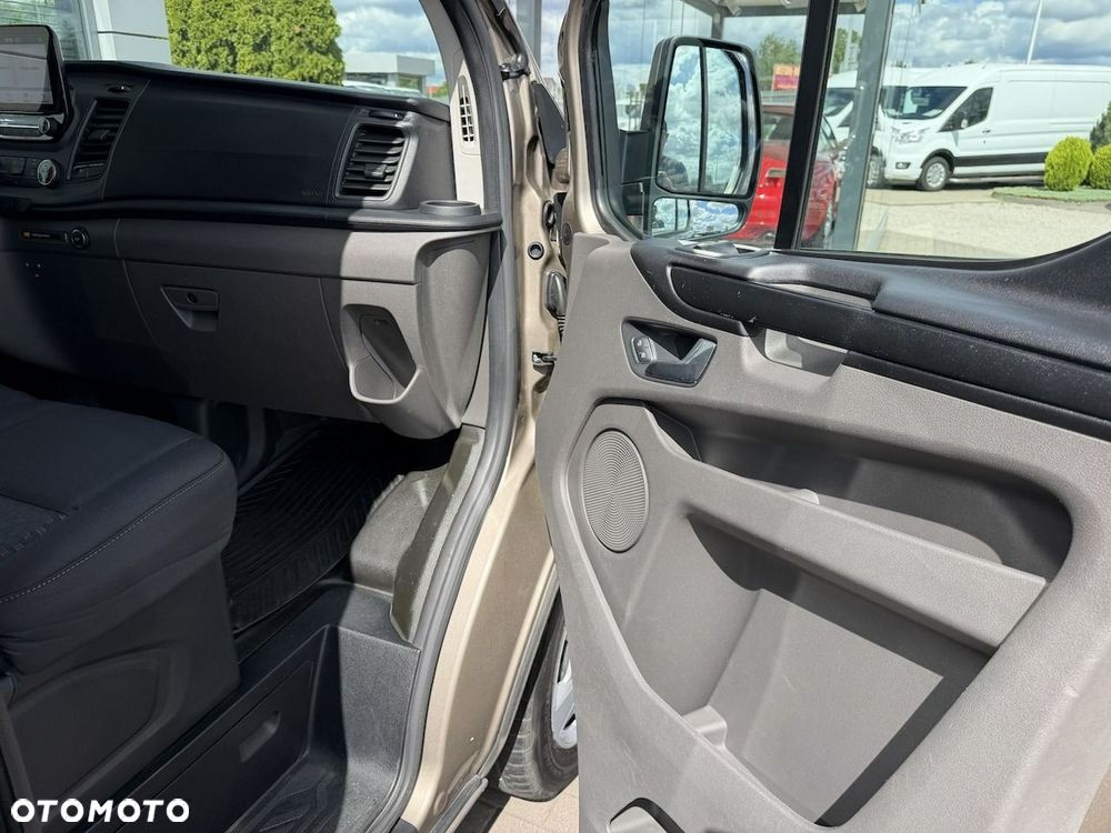 Ford Tourneo Custom - 17