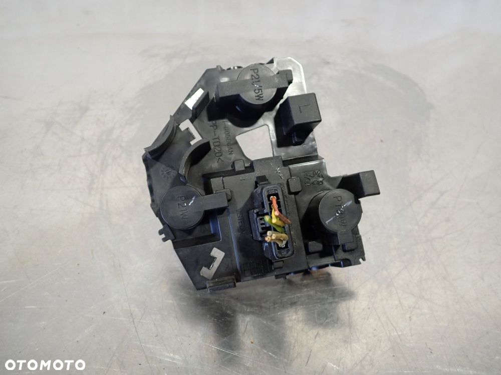WKŁAD LAMPY LEWY TYŁ PEUGEOT 207 - 4