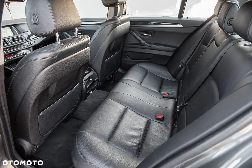 BMW Seria 5 525d xDrive - 22