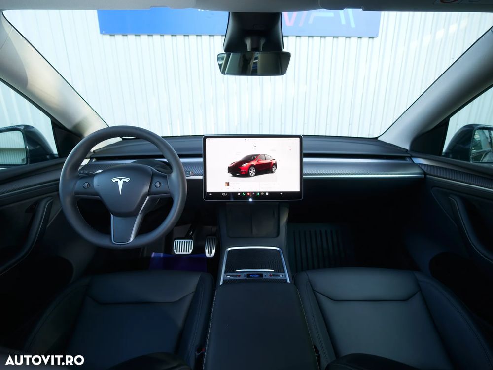 Tesla Model Y - 18