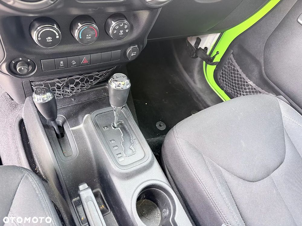 Jeep Wrangler - 16
