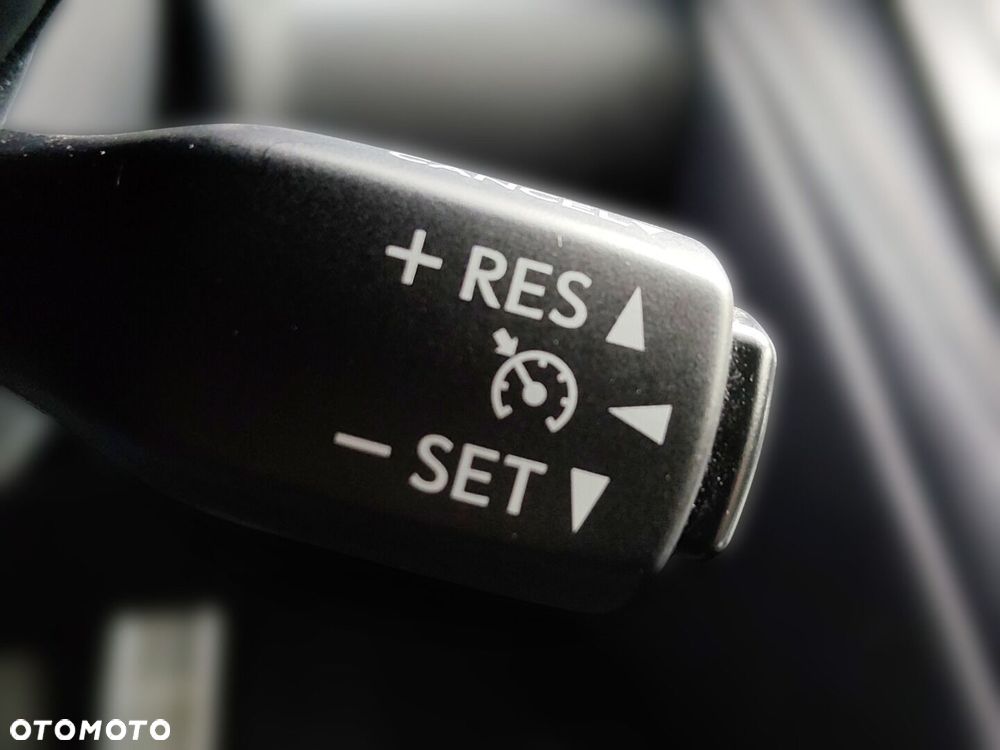 Lexus RC 200t / 300 F Sport - 30