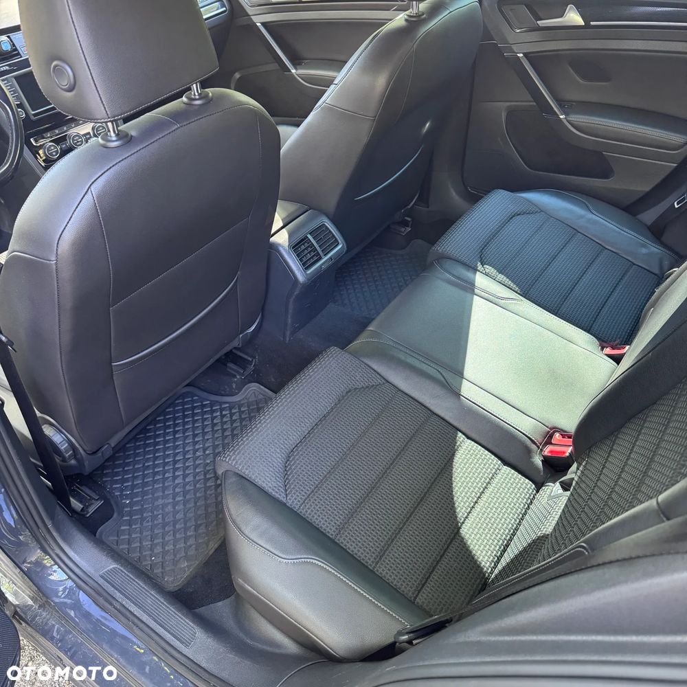 Volkswagen Golf - 32
