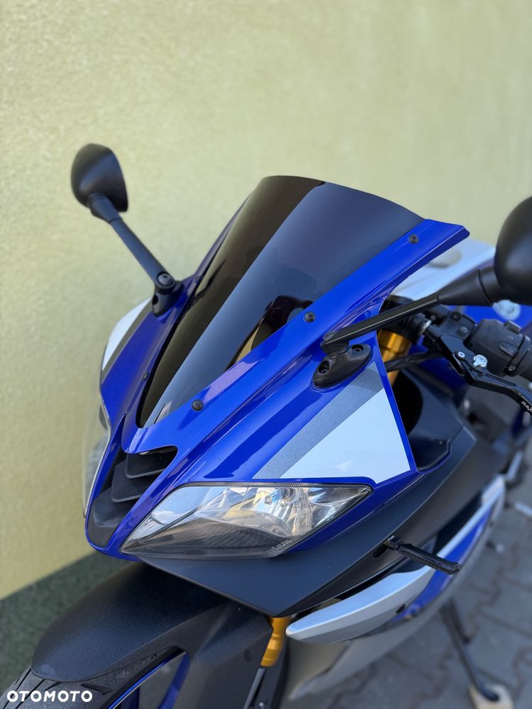 Yamaha YZF - 28
