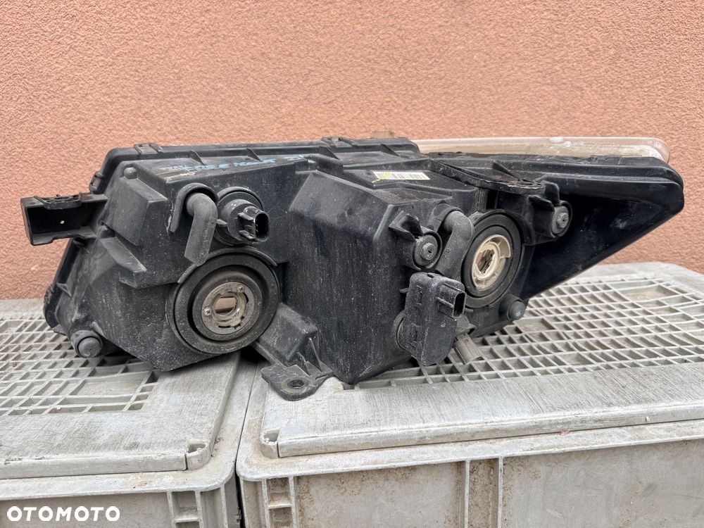 Lampa przednia FIAT FREEMONT DODGE JOURNEY PRAWA EUROPA ORYGINALNA - 3