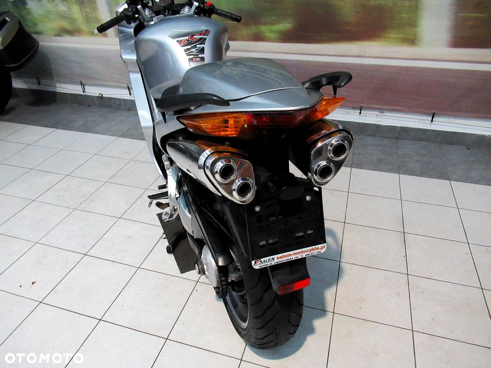 Honda VFR - 28