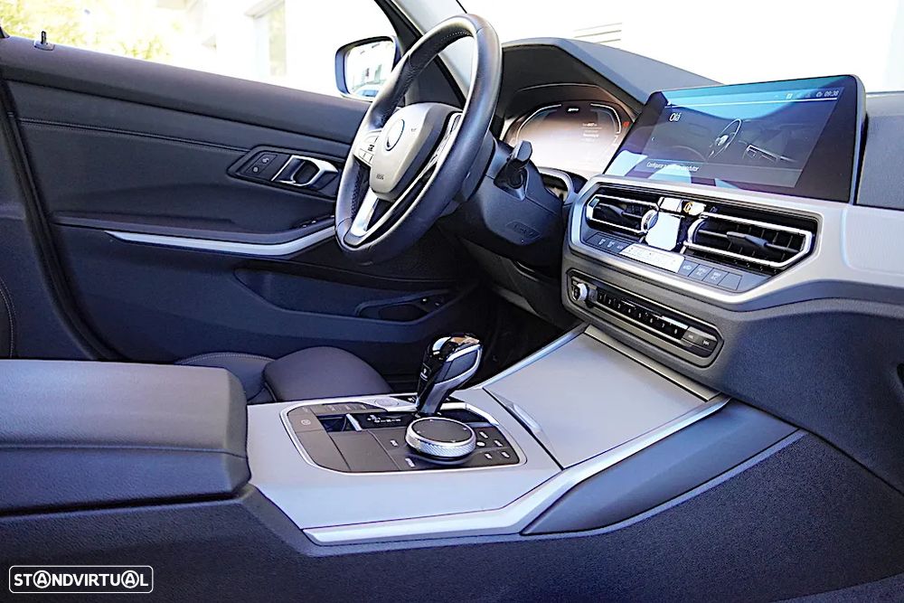 BMW 330 e Touring Auto - 24