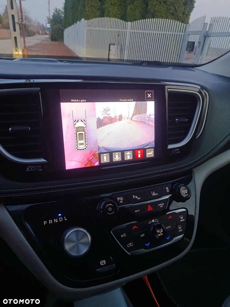 Chrysler Pacifica - 25